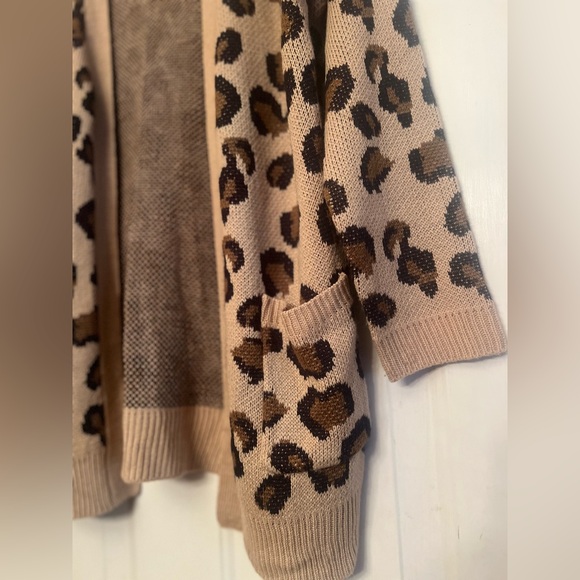 🐆 Pink Lily Leopard Print Open Front Cardigan | Cozy Boutique Style - Picture 3 of 5